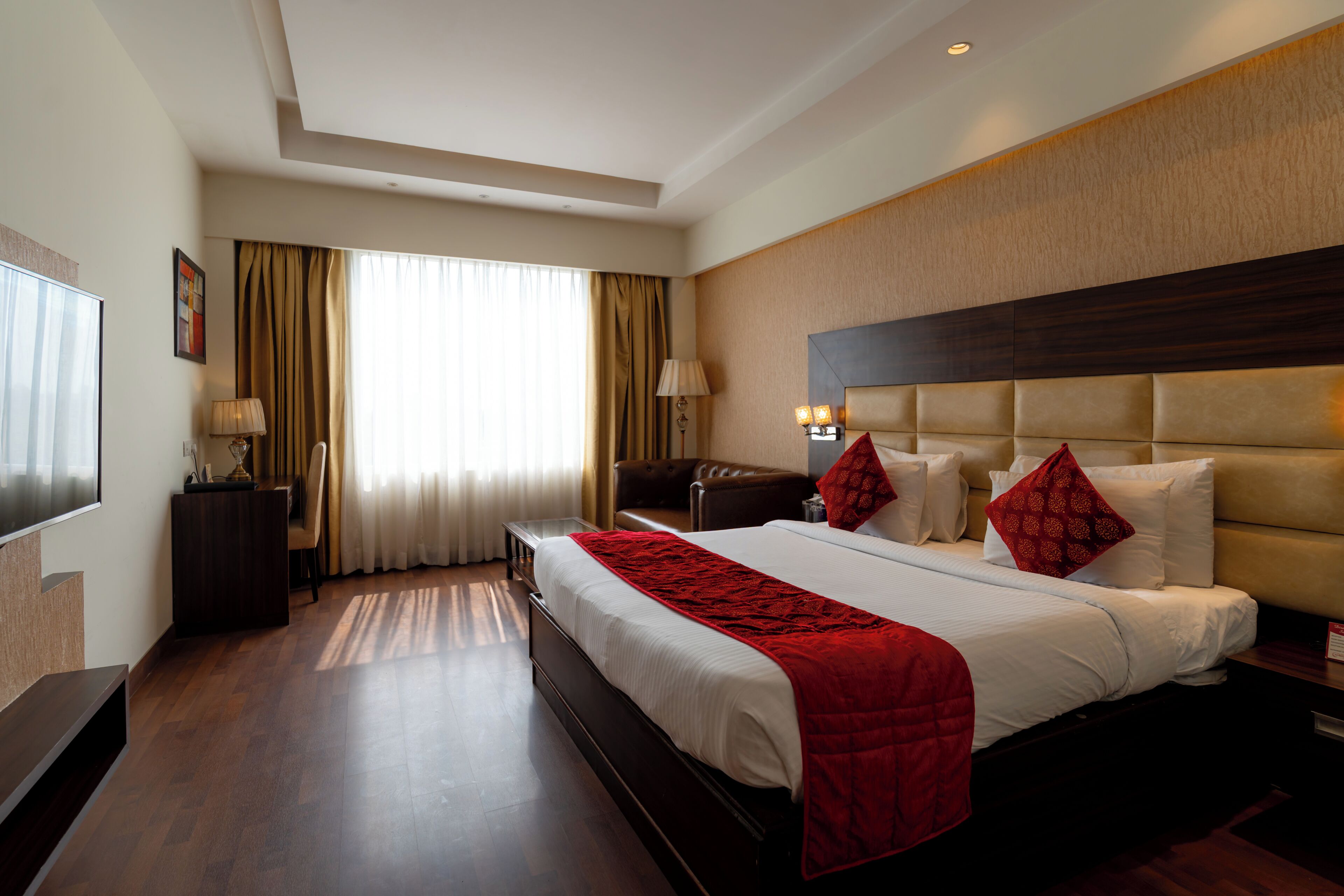 Executive Double Room, 1 King Bed, Non Smoking | Egyptian cotton sheets, premium bedding, in-room safe, desk