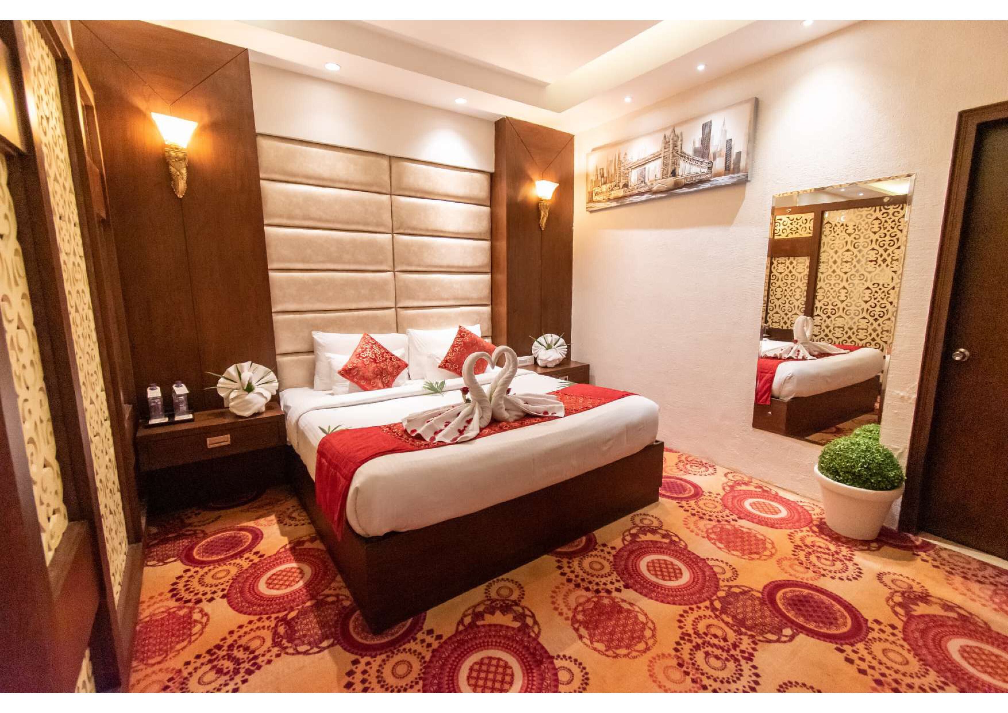 Luxury Suite, 1 King Bed, City View | Egyptian cotton sheets, premium bedding, in-room safe, desk