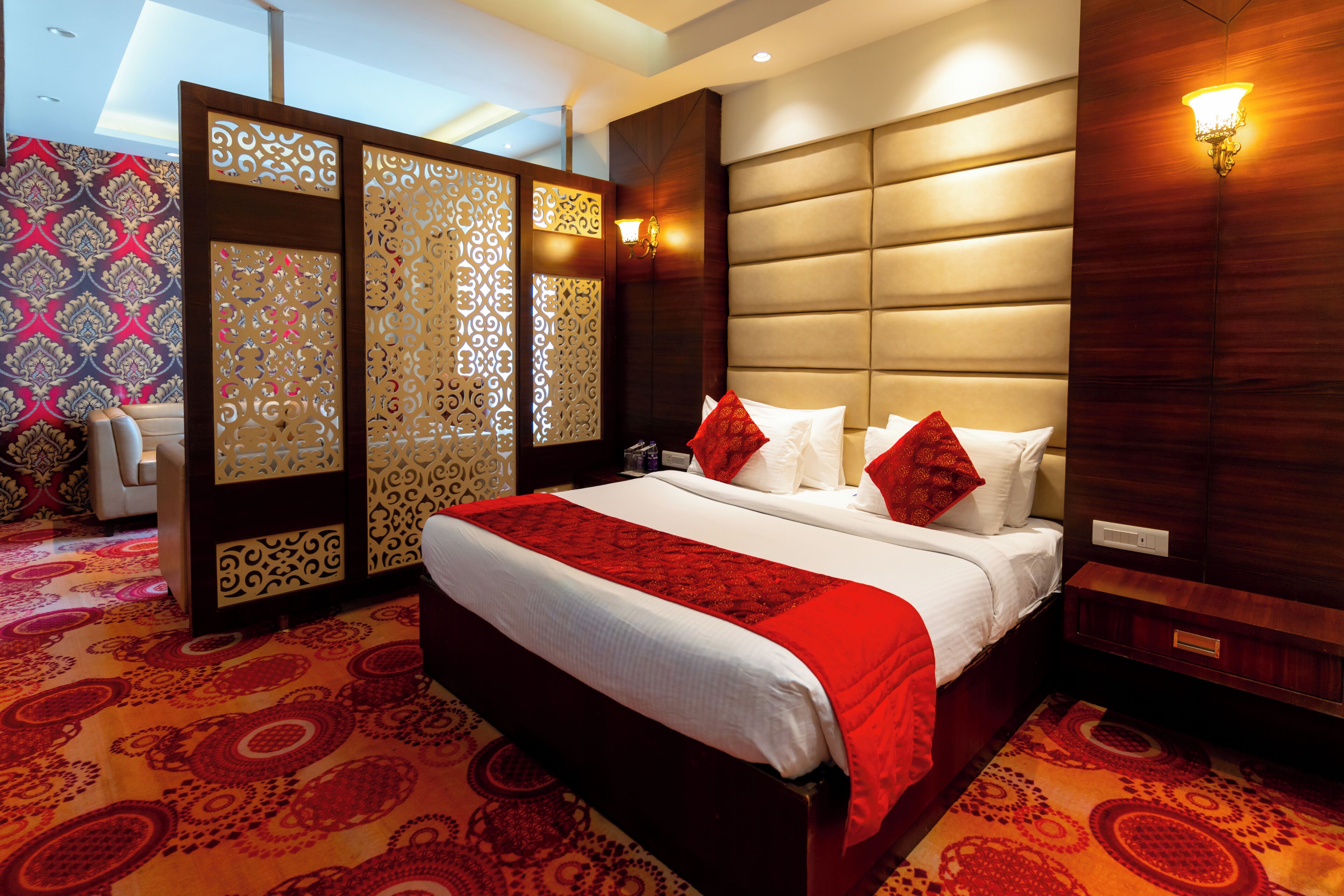 Luxury Suite, 1 King Bed, City View | Egyptian cotton sheets, premium bedding, in-room safe, desk