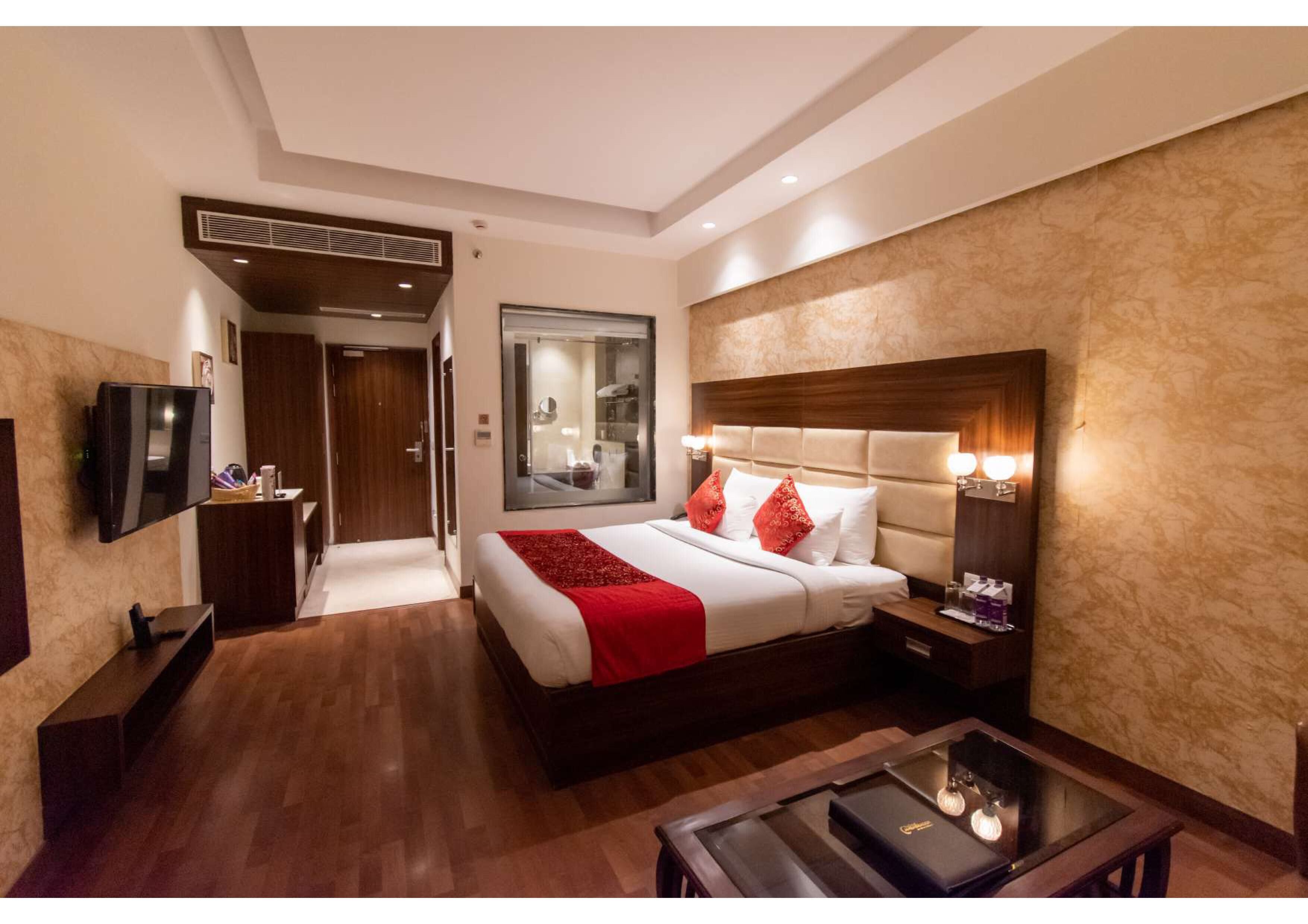 Executive Double Room, 1 King Bed, Non Smoking | Egyptian cotton sheets, premium bedding, in-room safe, desk