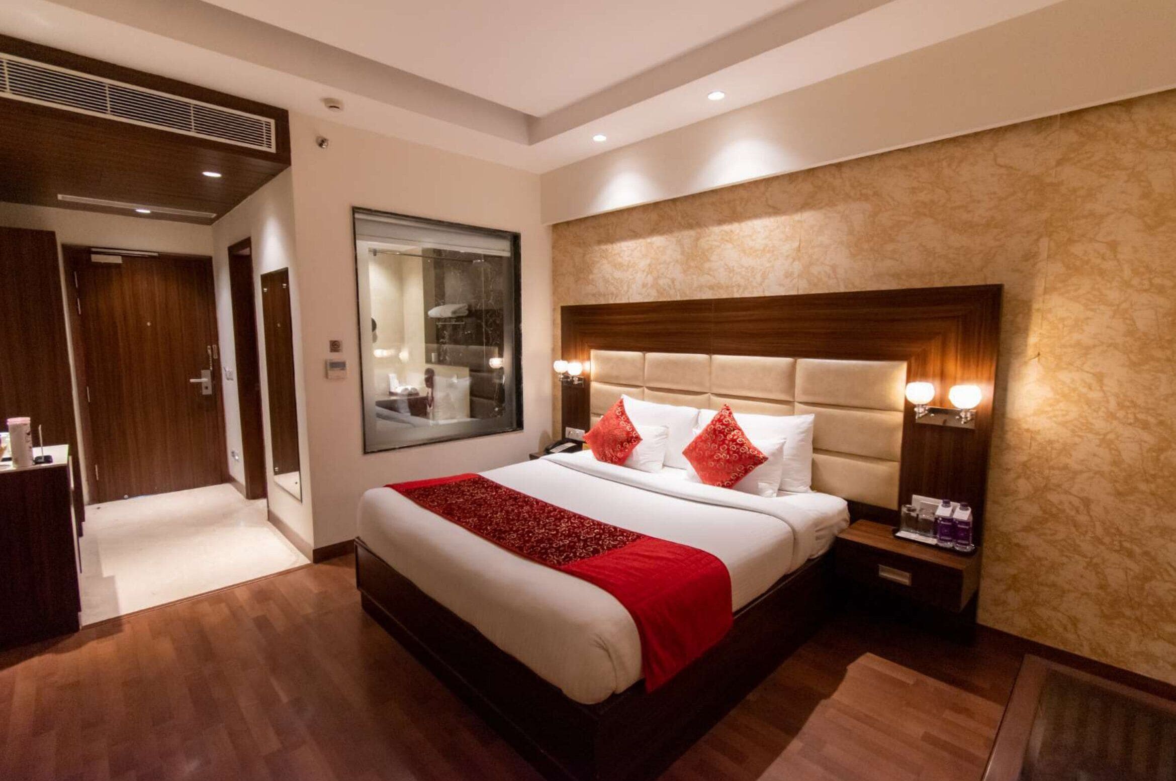 Executive Double Room, 1 King Bed, Non Smoking | Egyptian cotton sheets, premium bedding, in-room safe, desk