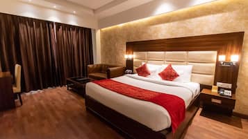 Executive Double Room, 1 King Bed, Non Smoking | Egyptian cotton sheets, premium bedding, in-room safe, desk
