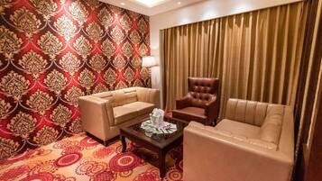 Luxury Suite, 1 King Bed, City View | Egyptian cotton sheets, premium bedding, in-room safe, desk