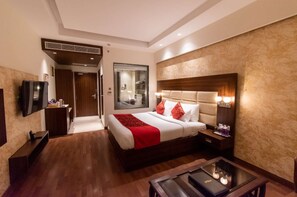 Egyptian cotton sheets, premium bedding, in-room safe, desk - The Grand Ambassador (Phagwara)
