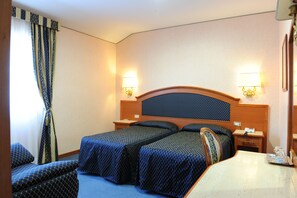 Quarto casal ou duplo standard | Frigobar, cofres nos quartos, berços (sobretaxa), Wi-Fi de cortesia