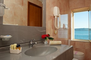 Double or Twin Room, Lake View | Bathroom | Shower, rainfall showerhead, free toiletries, hair dryer