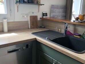 Fridge, dishwasher