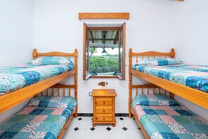 2 chambres, fer et planche à repasser, Wi-Fi gratuit, draps fournis