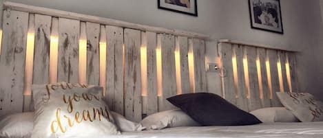 Triple Room, Private Bathroom | Soundproofing, iron/ironing board (on request), WiFi (free), bed sheets