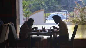 บริเวณรับประทานอาหารสำหรับคู่รัก