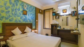 Deluxe Double Room, 1 Queen Bed, Private Bathroom | Interior