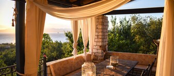 Majestic Chateau - Spectacular Seascapes & Pool