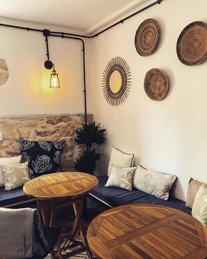 Coin salon dans le hall