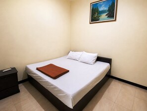 Free WiFi, bed sheets - Satya Graha Hotel (Yogyakarta)