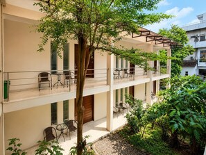 Deluxe Double Room | Terrace/patio - Satya Graha Hotel (Yogyakarta)