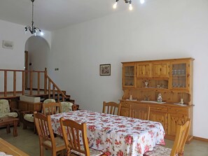 Villa, 3 Schlafzimmer | Essbereich im Zimmer