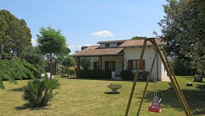 Unclassified image, 2 of 16, button - Dolly - con giardino a 250 mt dal mare (Fondi)