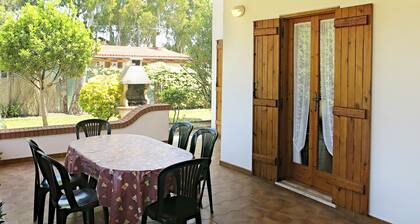 Dolly - con giardino a 250 mt dal mare