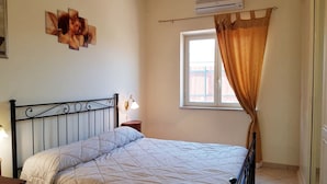 Apartment, 3 Bedrooms | 3 bedrooms, desk - Enry - Appartamento con piscina (Fondi)