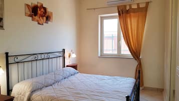 Apartment, 3 Bedrooms | 3 bedrooms, desk