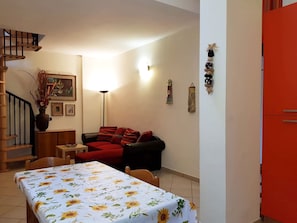 Appartement, 3 chambres | Restauration dans la chambre