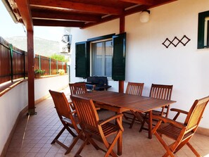 Terrace/patio - Enry - Appartamento con piscina (Fondi)