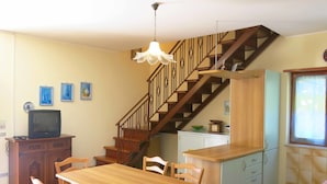 Villa, 3 Bedrooms | In-room dining - Naly - Prestigioso Villino sul mare (Fondi)