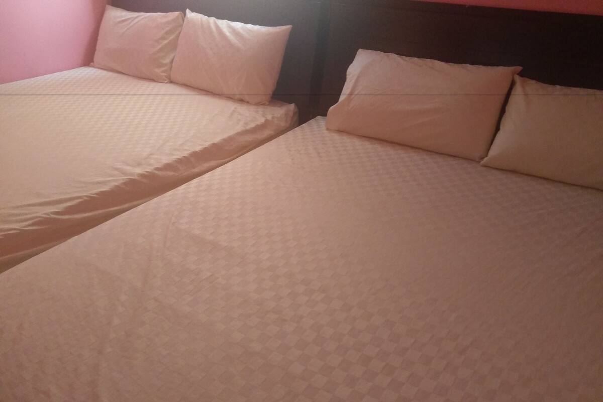 เครื่องนอนป้องกันสารก่อภูมิแพ้, โต๊ะทำงาน, ผ้าม่านกันแสง, Wi-Fi ฟรี