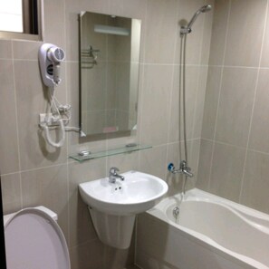 Business Suite, Multiple Bedrooms, City View, Tower | Bathroom | Shower, free toiletries, hair dryer, slippers