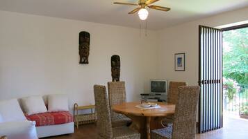 Biệt thự, 2 phòng ngủ | Khu vực ăn uống tại phòng