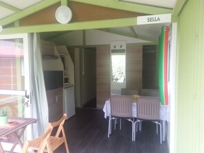 Bungalow - 2 sovrum - terrass | Vardagsrum