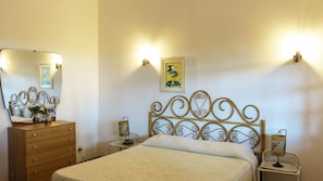 Apartment, 2 Bedrooms | 2 bedrooms, desk