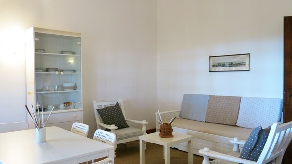 Apartment, 2 Bedrooms | Living room