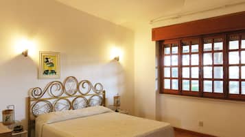 Apartment, 2 Bedrooms | 2 bedrooms, desk