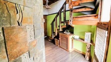 Split-Level 5-Bed Room | Room amenity