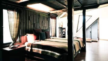 Lakeside Black Double Room | Individually decorated, individually furnished, desk, free WiFi