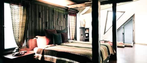 Lakeside Black Double Room | Individually decorated, individually furnished, desk, free WiFi