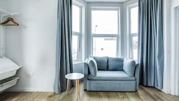 1 bedroom, desk, blackout curtains, soundproofing