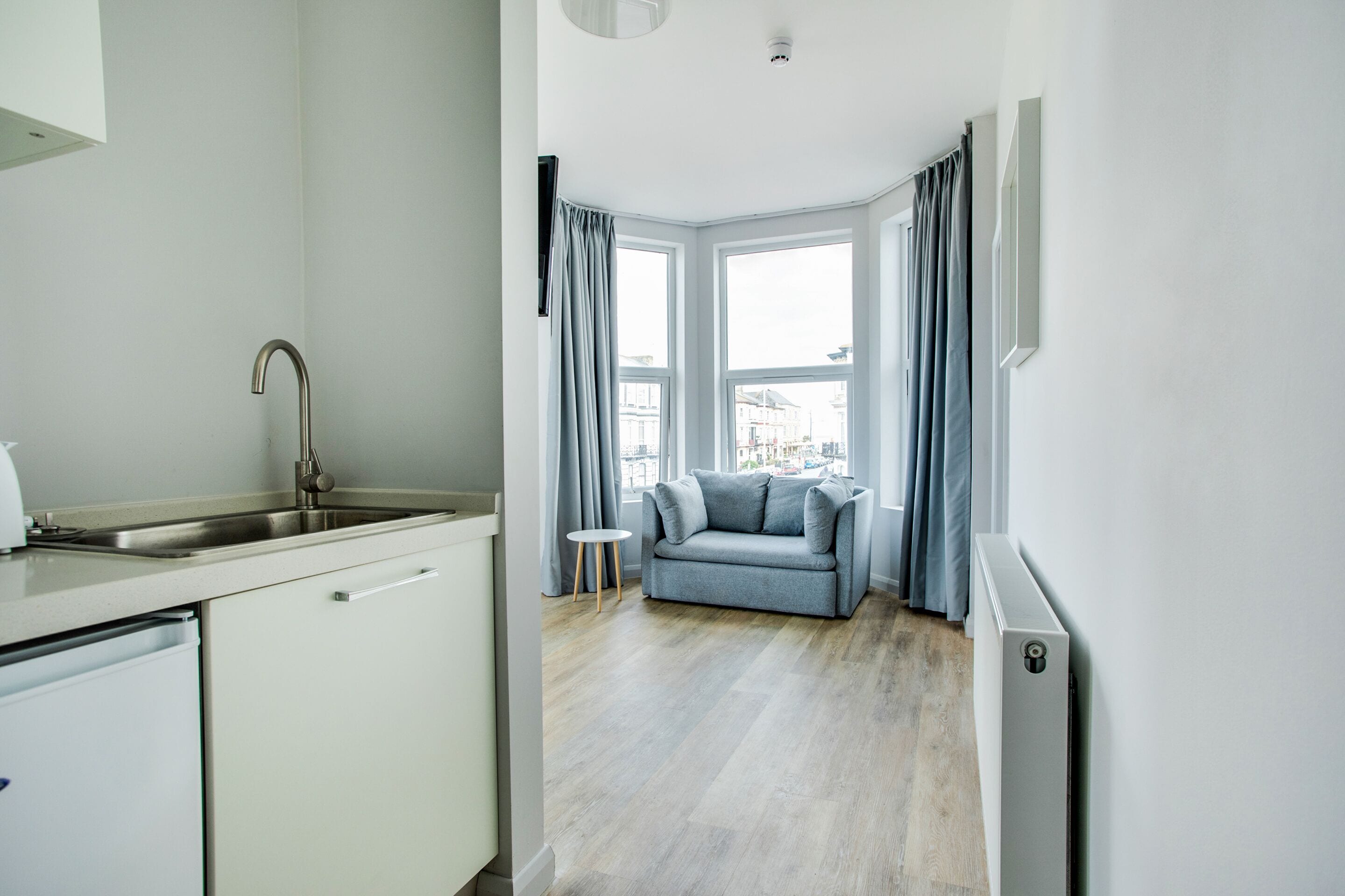 Apartamento família (Deluxe) | Cozinha privada | Geladeira, micro-ondas, chaleira elétrica, torradeira