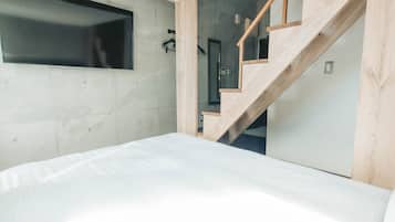 Standard fyrbäddsrum - 3 sovrum - icke-rökare - kylskåp (December 2024 Renewal, Tatami w/ loft) | Duntäcken, skrivbord, ljudisolering och gratis wi-fi