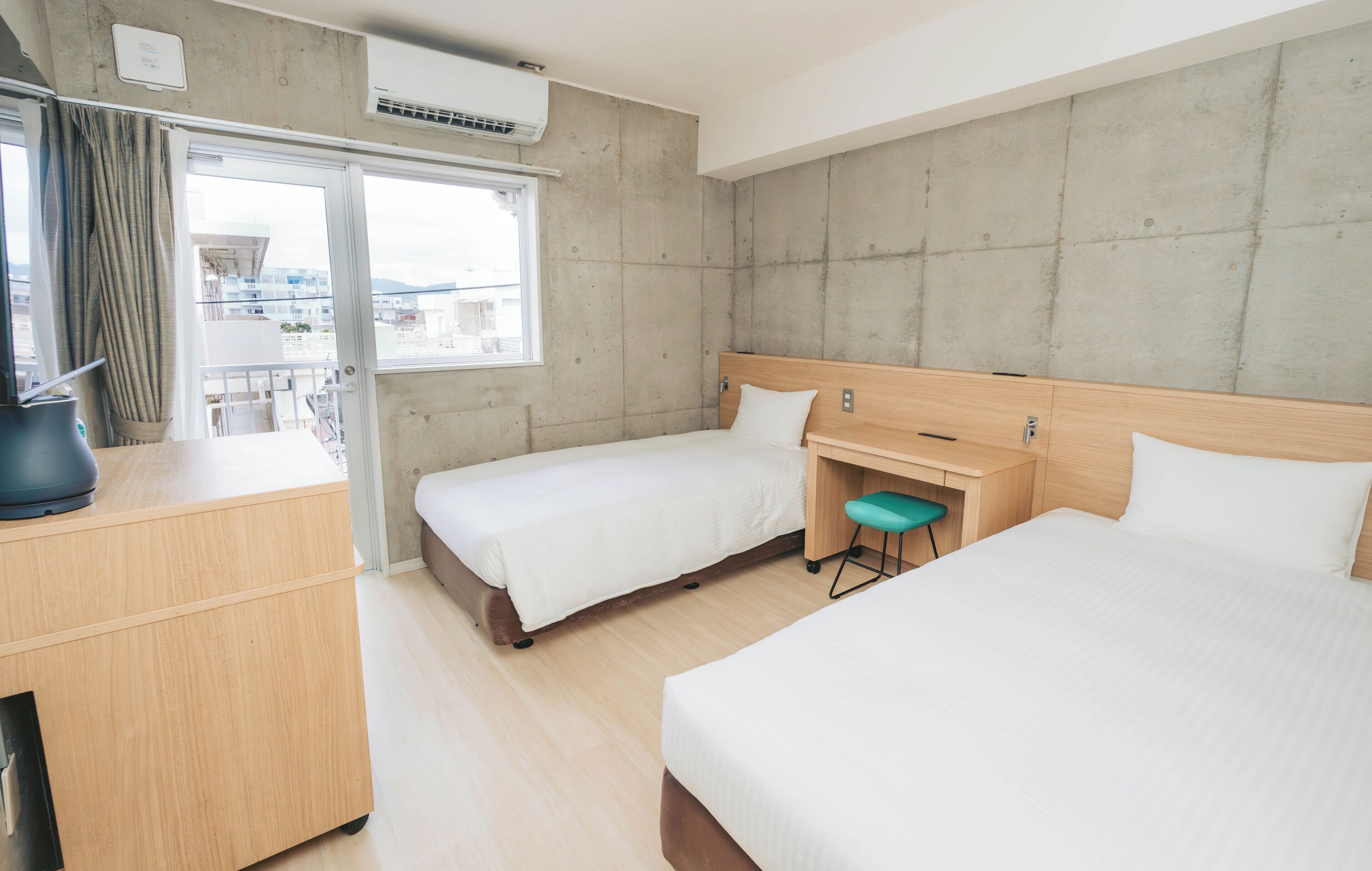 羽绒被、办公桌、隔音、免费 WiFi