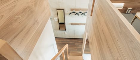 Standaard vierpersoonskamer, 3 slaapkamers, niet-roken (December 2024 Renewal, Tatami w/ loft) | Donsdekens, een bureau, geluiddichte muren, gratis wifi
