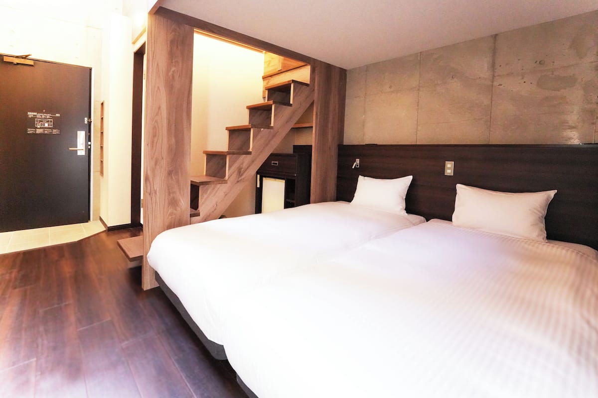 Down duvets, desk, soundproofing, free WiFi