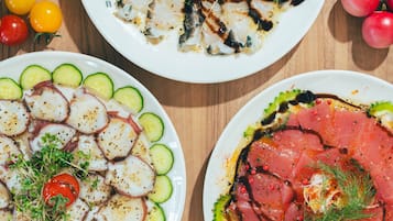 Sarapan bufet setiap hari dengan fi