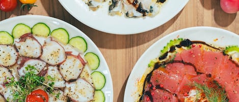 Café da manhã com buffet todos os dias mediante uma taxa