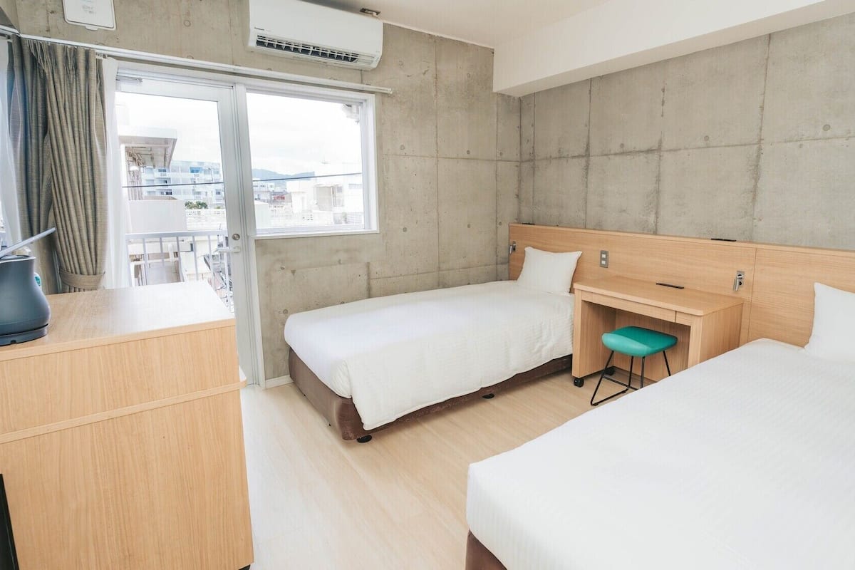 Down duvets, desk, soundproofing, free WiFi