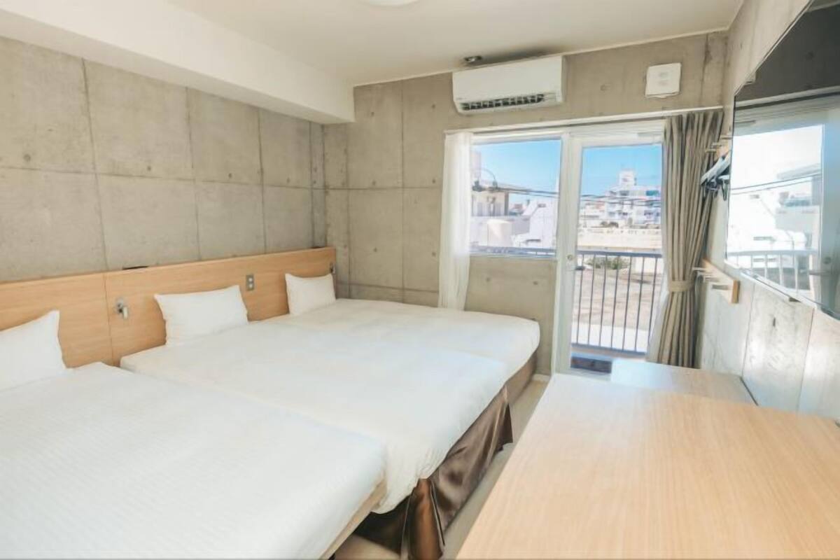Down comforters, desk, soundproofing, WiFi (free)