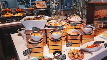 Daily buffet breakfast for a fee