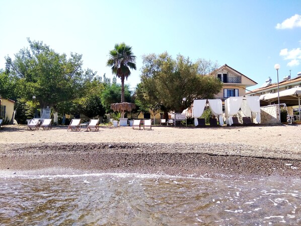 Private beach, free beach cabanas, sun-loungers, beach umbrellas