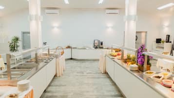 Desayuno buffet (EUR 12 por persona)